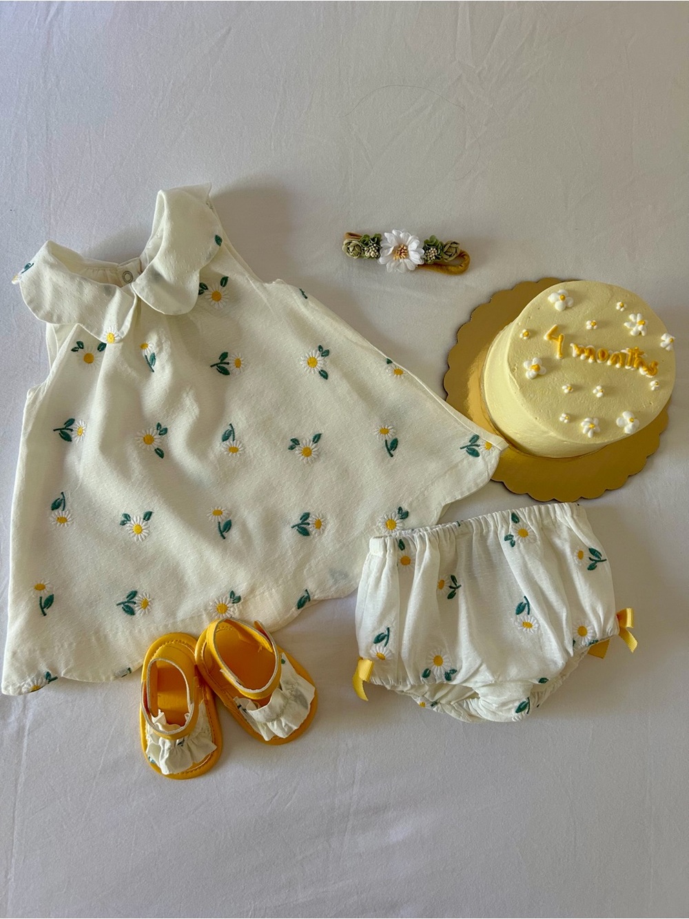 Cupcakes and Cashmere yellow/white daisy cotton sundress 3 pieces 3-6 months euc